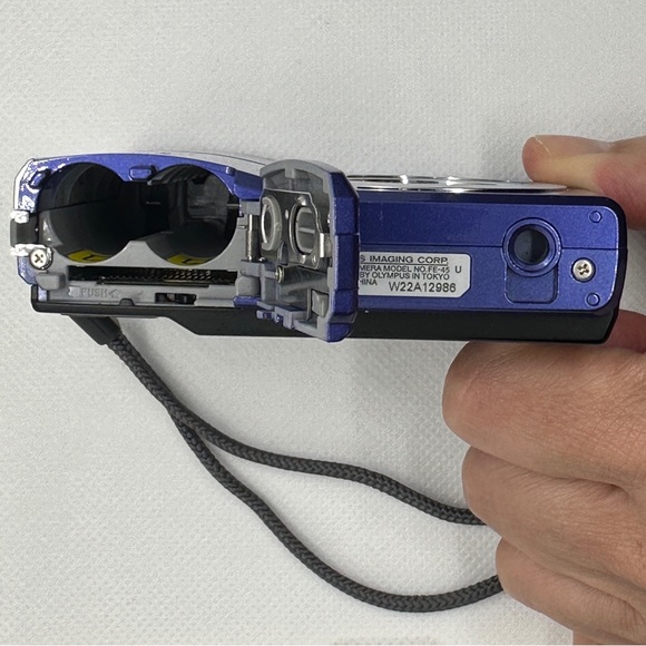 HOST PICK! Only 1 left! Olympus fe-45 10 MP. 3x optical zoom. - Picture 7 of 11